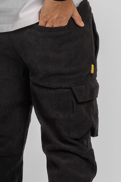 Pantalón chándal terciopelo modelo cargo | Negro