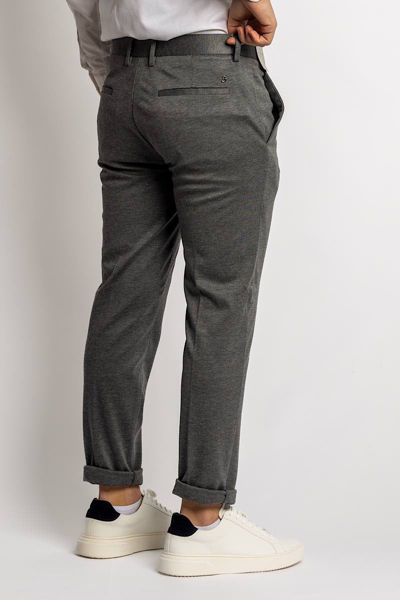 jeans Pantalone modello baggy, carrot fit, balloons, pantaloni regular fit morbidi di gamba, cotone popeline, cotone twill. Pantaloni classici, pantaloni slim fit. pantaloni da spezzato, pantaloni per giacca, pantaloni per uscire, da cerimonia, da eventi, per comunioni, per battesimo, per diciottesimo, pantaloni da battaglia, da lavoro, a poco prezzo, in saldi, nuova collezione estivi. zara, zalando, asos, shen, temu