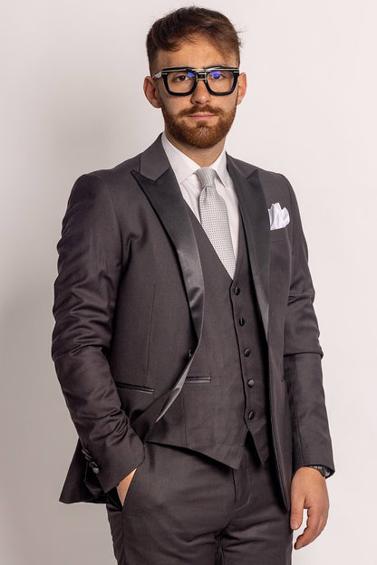 Peak-breasted tuxedo model suit with waistcoat | Black