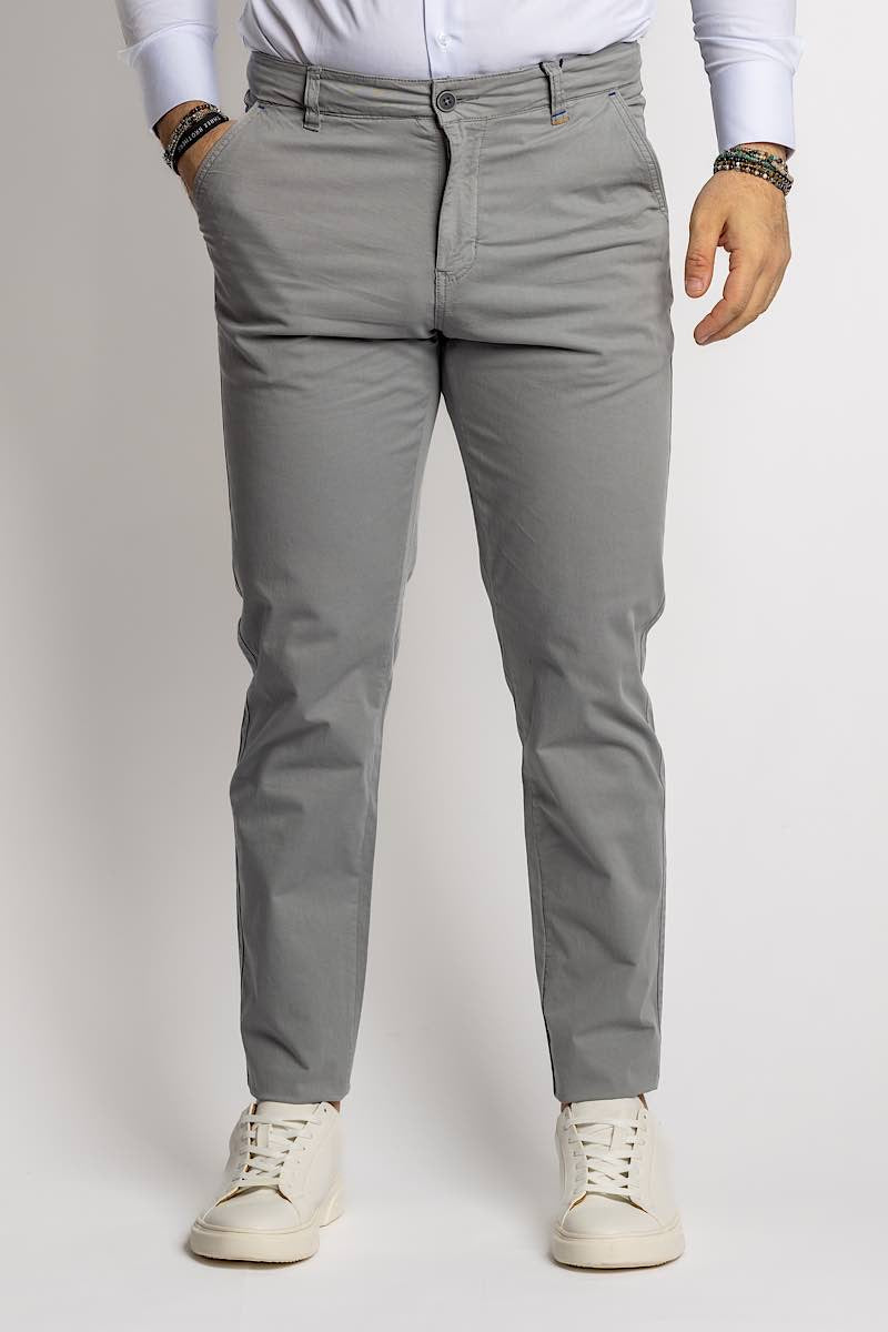 jeans Pantalone modello baggy, carrot fit, balloons, pantaloni regular fit morbidi di gamba, cotone popeline, cotone twill. Pantaloni classici, pantaloni slim fit. pantaloni da spezzato, pantaloni per giacca, pantaloni per uscire, da cerimonia, da eventi, per comunioni, per battesimo, per diciottesimo, pantaloni da battaglia, da lavoro, a poco prezzo, in saldi, nuova collezione estivi. zara, zalando, asos, shen, temu