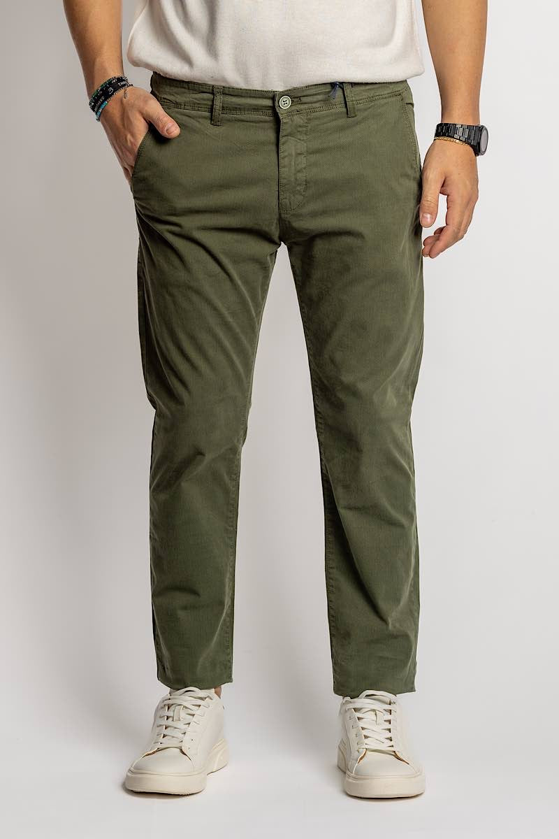 jeans Pantalone modello baggy, carrot fit, balloons, pantaloni regular fit morbidi di gamba, cotone popeline, cotone twill. Pantaloni classici, pantaloni slim fit. pantaloni da spezzato, pantaloni per giacca, pantaloni per uscire, da cerimonia, da eventi, per comunioni, per battesimo, per diciottesimo, pantaloni da battaglia, da lavoro, a poco prezzo, in saldi, nuova collezione estivi. zara, zalando, asos, shen, temu skinny, slim