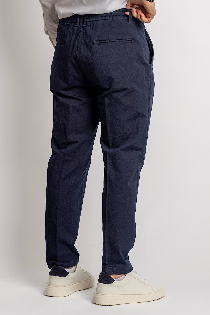 Pantalone modello baggy, carrot fit, balloons, pantaloni regular fit morbidi di gamba, cotone popeline, cotone twill. Pantaloni classici, pantaloni slim fit. pantaloni da spezzato, pantaloni per giacca, pantaloni per uscire, da cerimonia, da eventi, per comunioni, per battesimo, per diciottesimo, pantaloni da battaglia, da lavoro, a poco prezzo, in saldi, nuova collezione estivi. zara, zalando, asos, shen, temu