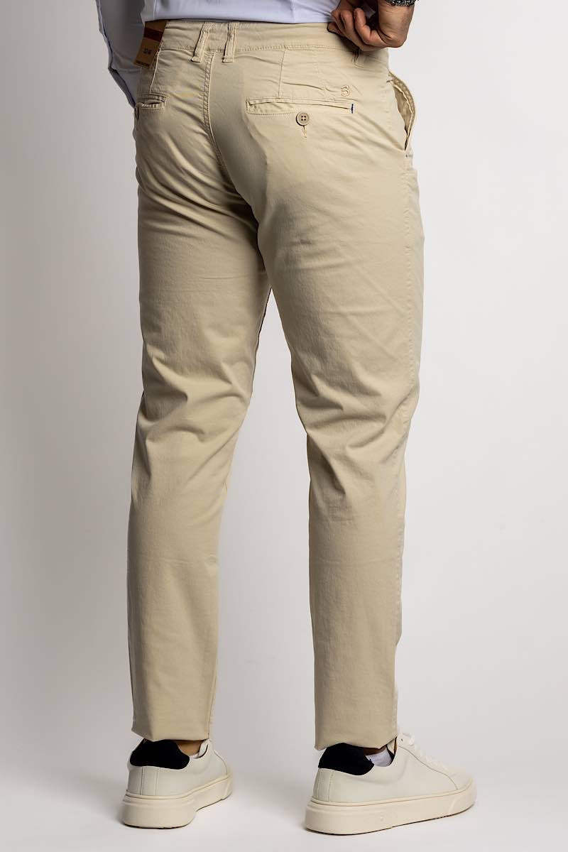 jeans Pantalone modello baggy, carrot fit, balloons, pantaloni regular fit morbidi di gamba, cotone popeline, cotone twill. Pantaloni classici, pantaloni slim fit. pantaloni da spezzato, pantaloni per giacca, pantaloni per uscire, da cerimonia, da eventi, per comunioni, per battesimo, per diciottesimo, pantaloni da battaglia, da lavoro, a poco prezzo, in saldi, nuova collezione estivi. zara, zalando, asos, shen, temu