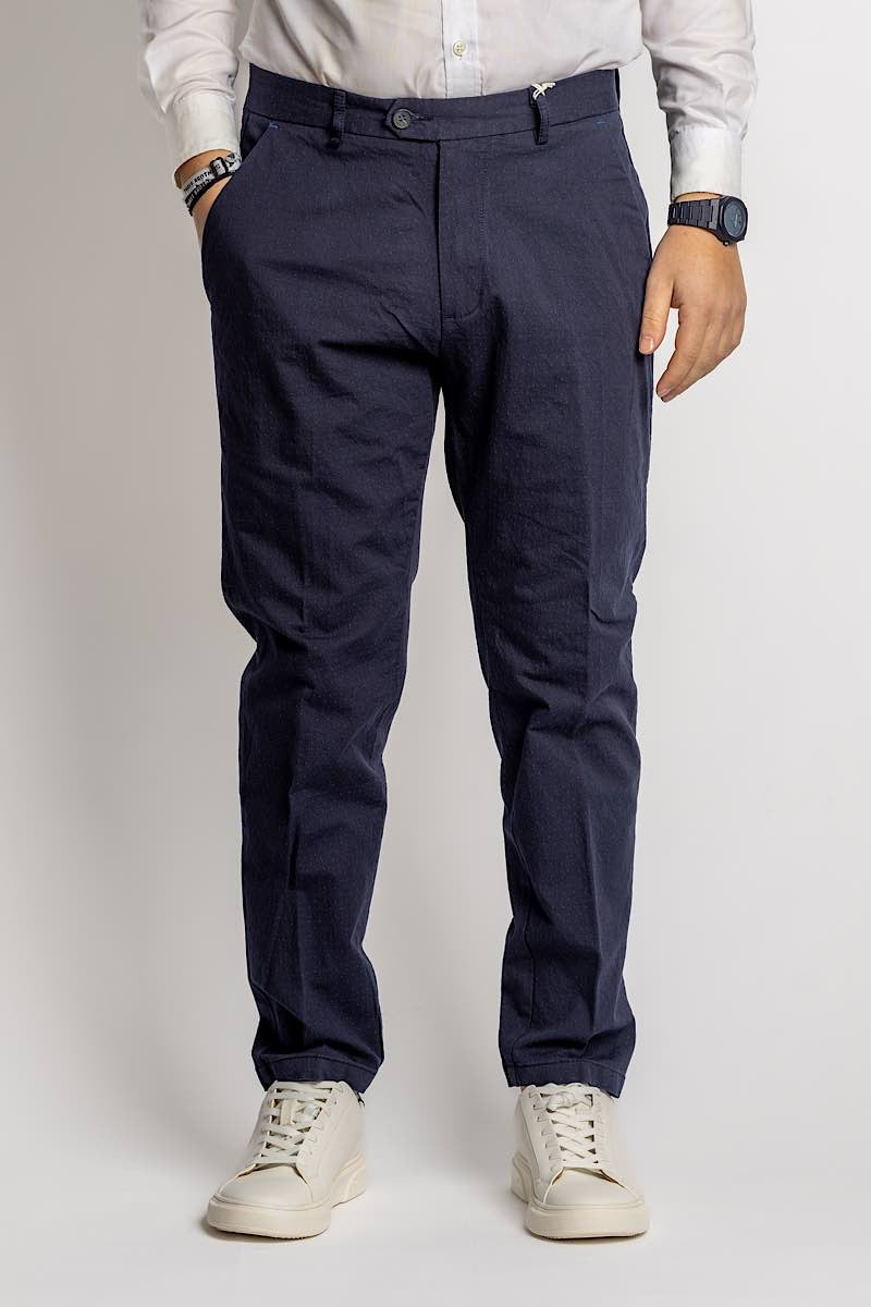 Pantalone modello baggy, carrot fit, balloons, pantaloni regular fit morbidi di gamba, cotone popeline, cotone twill. Pantaloni classici, pantaloni slim fit. pantaloni da spezzato, pantaloni per giacca, pantaloni per uscire, da cerimonia, da eventi, per comunioni, per battesimo, per diciottesimo, pantaloni da battaglia, da lavoro, a poco prezzo, in saldi, nuova collezione estivi. zara, zalando, asos, shen, temu