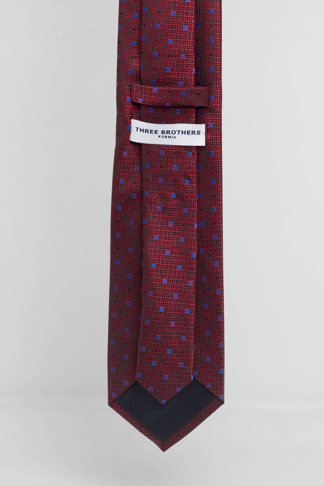 Cravatta Tre Pieghe Fantasia Unica Fondo Bordeaux Quadratini Azzurri | 2 Per €20